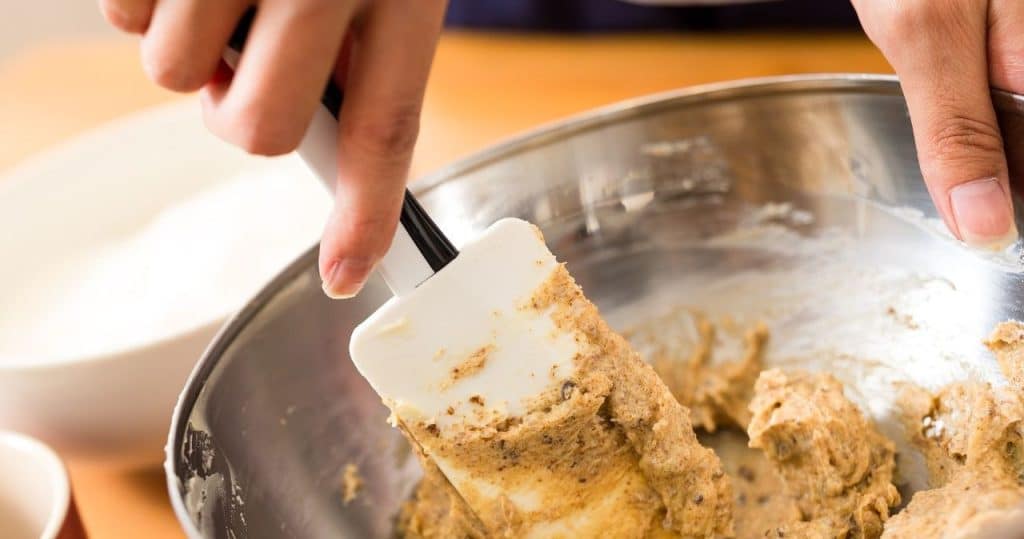 Eine Paste, die Sie mit einem Löffel essen oder zum Kaffee hinzufügen können. Es pflegt den Zustand von Herz, Knochen und Haut und spendet Energie