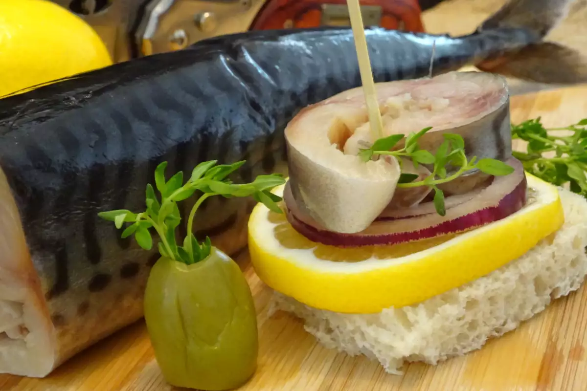 Geben Sie alles in die Pfanne und fügen Sie dann die Eier hinzu. Schon am Morgen wird Ihr Gehirn auf Hochtouren arbeiten und Sie werden mehr Energie haben.