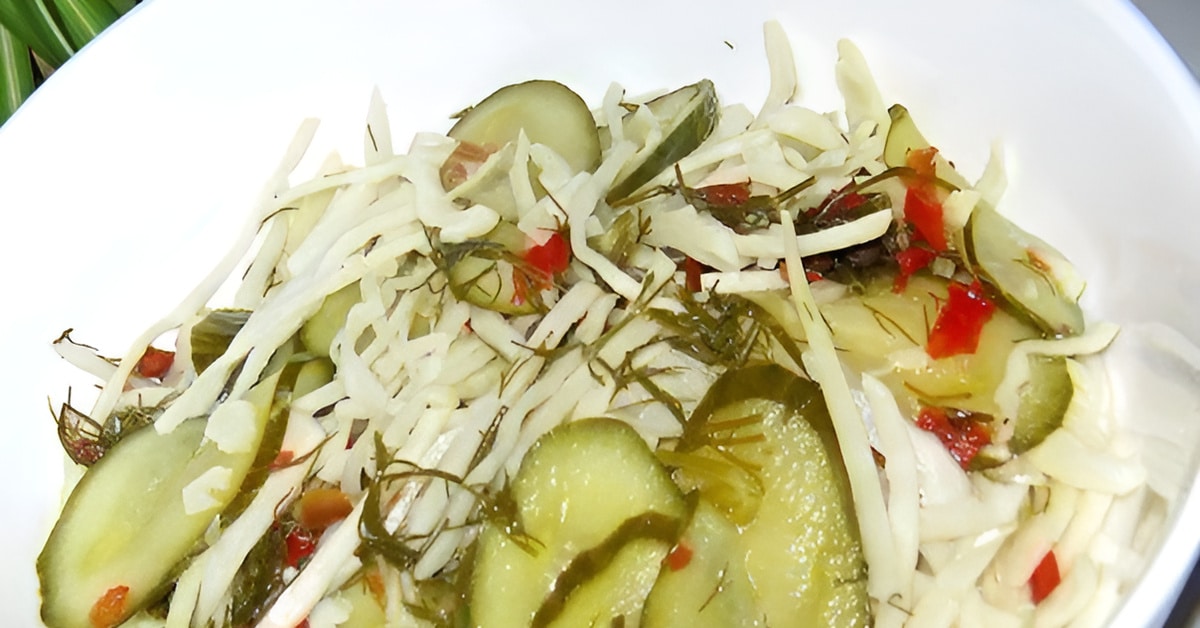 Mein Mann fügte einen Löffel und zwei Zutaten hinzu. Das Ergebnis war der beste Salat aus eingelegten Gurken